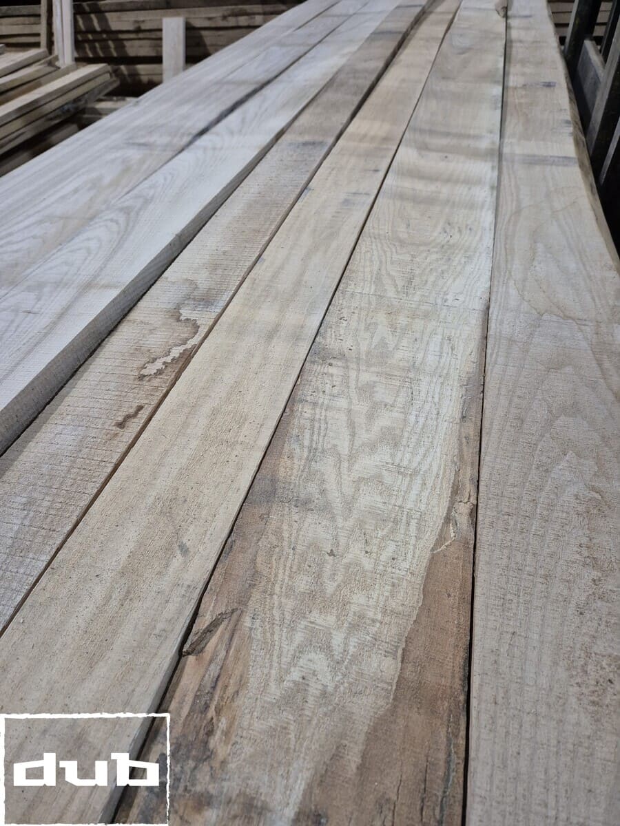 Доска ясеня сухая обрезная 1 сорт 3000х150х32мм